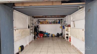 Box di circa 14 mq con soppalchi