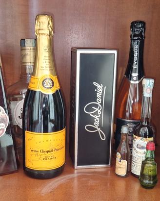 COLLEZIONE PRESTIGIOSA: CHAMPAGNE VINTAGE, WHISKY 