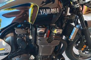 YAMAHA XJR 1300 