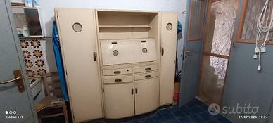 Mobile credenza