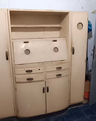 Mobile credenza