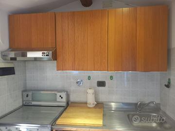 Cucina Anni 70 Legno chiaro a doghe