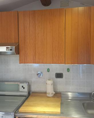Cucina Anni 70 Legno chiaro a doghe