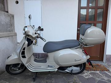 Vespa 300