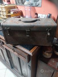 vintage cassetta attrezzi in metallo 