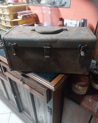 vintage cassetta attrezzi in metallo 