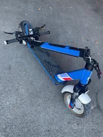 Monopattino elettrico aprilia