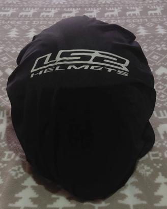 Casco integrale LS2 nero con dettagli fluo 