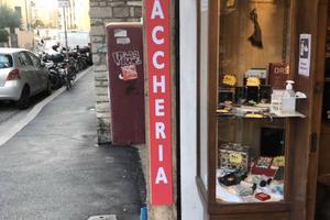 Licenza di tabacchi e annessi