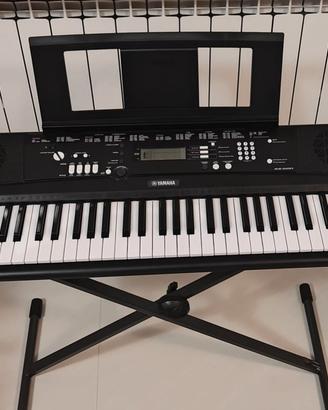 tastiera Yamaha EZ220 con piede e sgabello