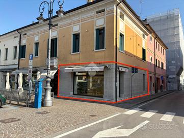 NEGOZIO A MONTEBELLUNA