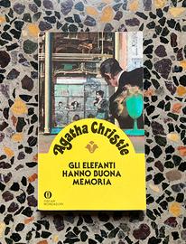 Libro Agatha Christie “Gli elefanti hanno buona…”