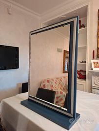 Specchio multiuso con luce led di varie gradazioni