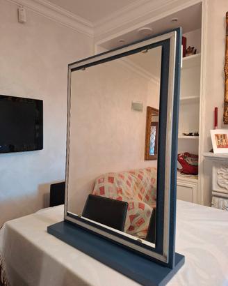Specchio multiuso con luce led di varie gradazioni