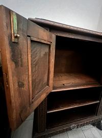 credenza antica arte povera