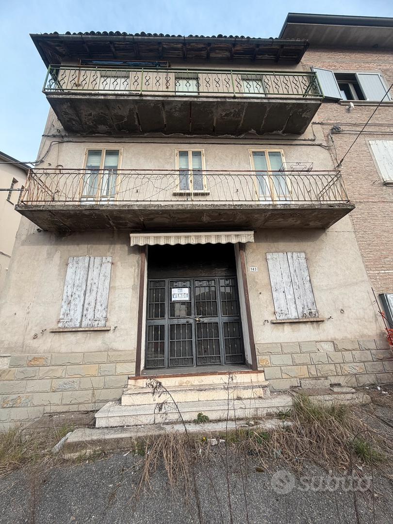 Palazzina fronte strada 300mq 3 piani Bersagliera