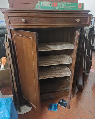 Dispensa in legno