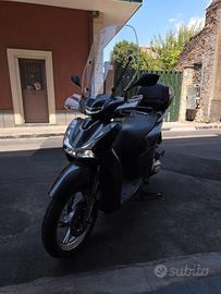 Scooter Sh 125 fiammante grigio scuro metallizzato