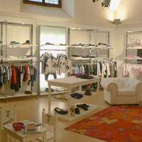 ARREDAMENTO NEGOZIO 100MQ