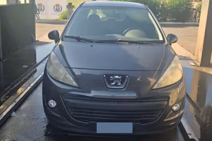 Peugeot 207 1.4 benzina 75 cv neopatentati