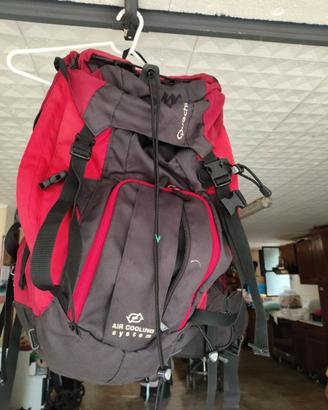 Zaino Quechua Forclaz 50 Air trekking rosso