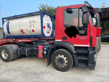 Trattore stradale con ADR