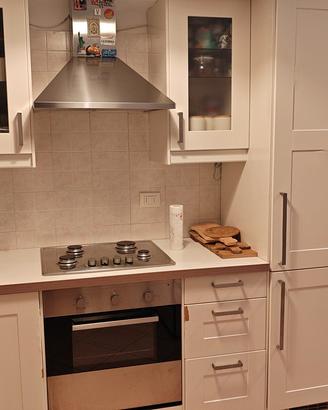 Cucina completa di elettrodomestici