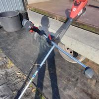 decespugliatore profesionale  a batteria 82 volt