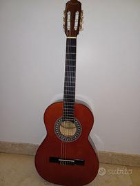 Chitarra classica ragazzo