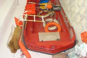 Barca Imbarcazione Vetroresina doppia chiglia 4 Mt