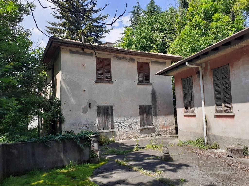 Rustico / Casale di 347 m² con più di 5 locali a V - Vista 4