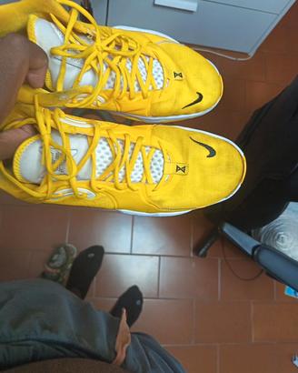 Ciao sono Ahmed sto vedendo scarpe da basket
