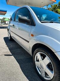 Ford fiesta benzina