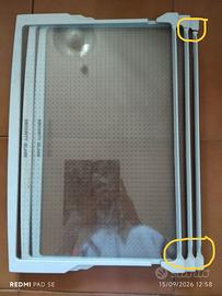 3 RIPIANI IN VETRO CON CORNICE IN PLASTICA, USATI.