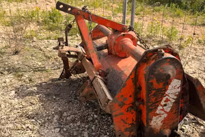 Blocco attrezzi agricoli