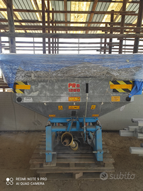 Spandi concime/ spargisale