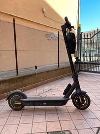 Monopattino Segway Ninebot G30 Max 65 km autonomia