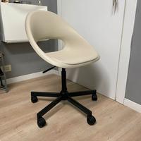 Sedia da scrivania con ruote.