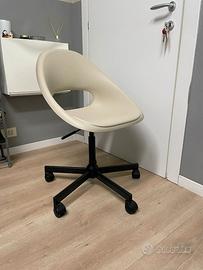 Sedia da scrivania con ruote.