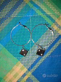 Orecchini con charm dado