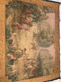 Antico arazzo con scene di caccia