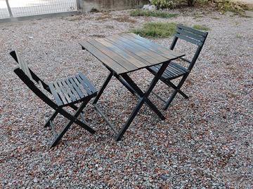 sedie e tavolo da giardino