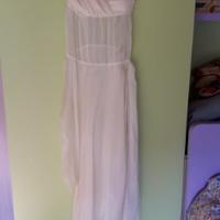 Abito da sposa estivo con velo coprispalle