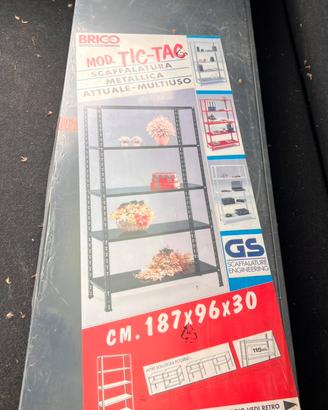 Scafalatura metalica