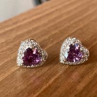 Orecchin in argento a cuore viola