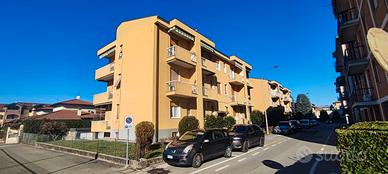 Bernareggio - Luminoso 2 locali con balcone e Box