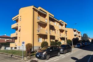 Bernareggio - Luminoso 2 locali con balcone e Box