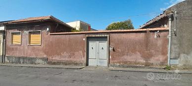 Rif118indipendente a corte con terreno edificabile