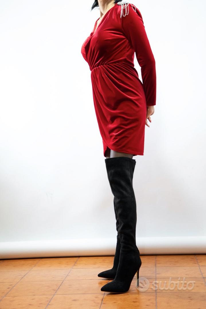 Signora vende abito rosso Abbigliamento e Accessori In vendita a Milano