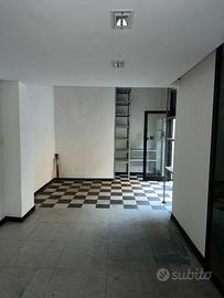 Locale ad uso magazzino con posto auto